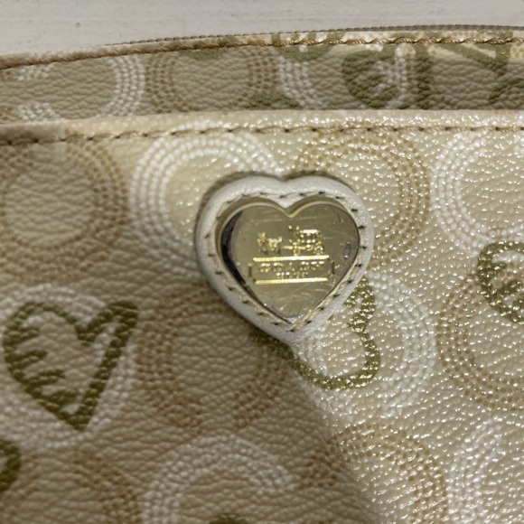 COACH Waverly Hearts wristlet #43756 - Picture 4 of 6